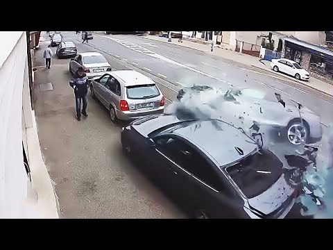 Idiots on Wheels Caught on Camera !