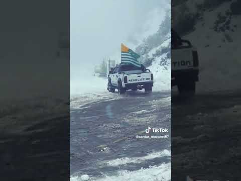 Kashmiri  Riding on Snow fall Brave Heart Amazing  view #carshorts #newcar new car video shorts #4x4