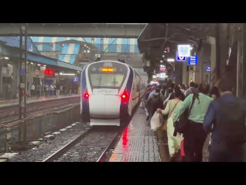 Ahmedabad Vande bharat arrives borivali Amazing monsoon in Mumbai ❤️