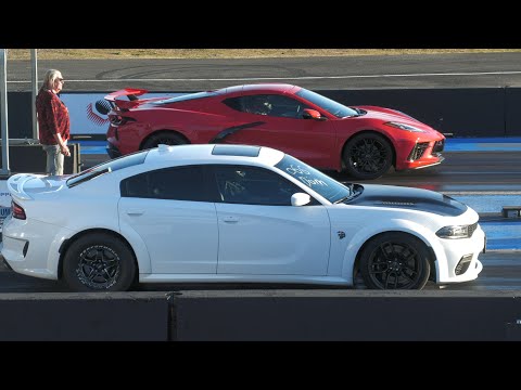 C8 Corvette vs Redeye Hellcat Charger - drag race