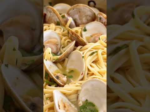 Linguine and Clams – Simple, Flavorful, and Fast!  #nikkismodernmediterranean