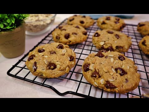 Flourless Oatmeal Chocolate Chip Cookies | Thick and Chewy