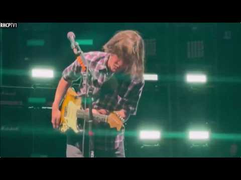 John Frusciante Using The Microphone Stand To Play Slide Guitar!