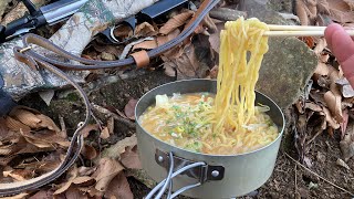 山で野菜たっぷり味噌ラーメンを煮込むだけの動画