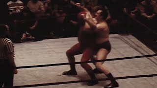 カール・ゴッチ & レネ・グレイ vs  ラギッド・ラシアンズ (1972年1月22日)