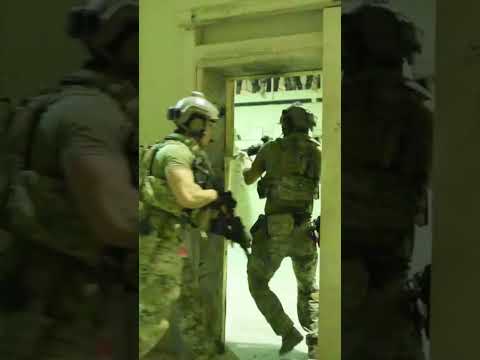 US ARMY RANGERS VS. SPECIAL FORCES (GREEN BERETS) #Shorts