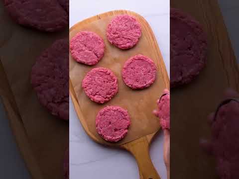 Mason jar lid burger patties are a creative kitchen hack! 🍔