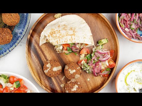 Best Falafel Pita Sandwich Recipe With Salad & Sauce