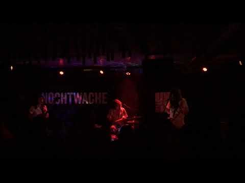 The Coathangers - Gettin' Mad and Pumpin' Iron (live)