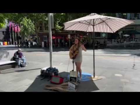 Colombian singer in Melbourne.哥伦比亚歌手在墨尔本