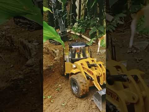 loader mendorong tanah #rc #kontruksi #toys #viral #huina #rcconstruction #mainananak #fypシ #volvo