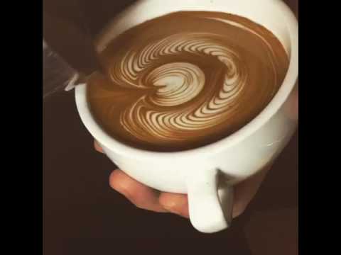 Latte art wing tulip