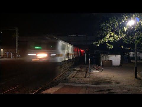 12907-Maharashtra Sampark Kranti Express Skip Dahanu Road At Full Speed Night View