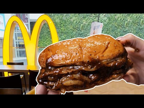 Prosperity Burger & Strawberry Pie! Trying Unique Mcdonald's meal in Singapore | New Year Feast