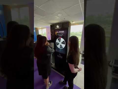 🎮✨ "No evento da Gama Italy, a diversão está garantida com o nosso Totem de Games personalizado! 🚀💥