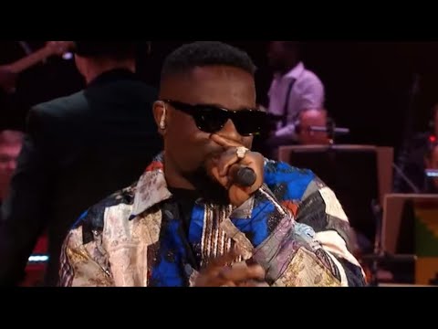 Sarkodie performing Labadi with the BBC Philharmonic