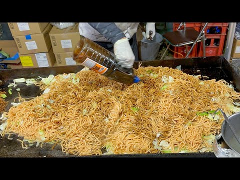 japanese street food - fried noodles YAKISOBA  焼きそば