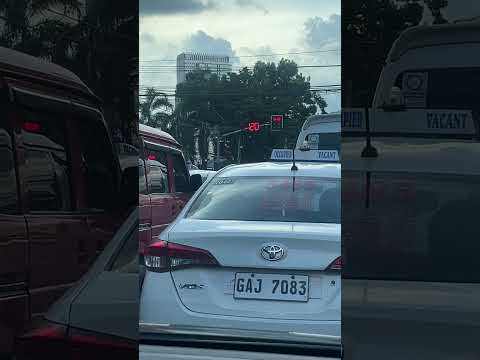 菲律賓這個紅燈也太久了吧?｜The red light in the Philippines has been too long, right?