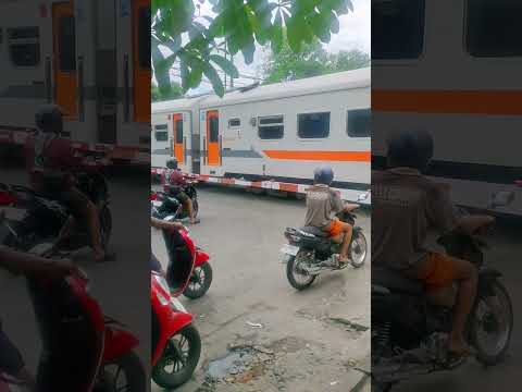 #shortvideo #keretaapi #keretaindonesia #indonesianrailroad #shortsvideo #train #shorts #short #kai