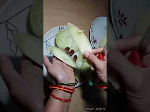 खरबूजा छीलने,काटने और सर्व करने का सही तरीका/how to peel,cut and serve melon #shorts