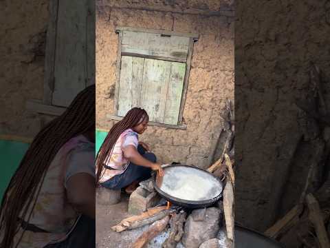 How to make cassava flakes (garri) #youtubechamps #foodvlog #volunteerlife #africanfood