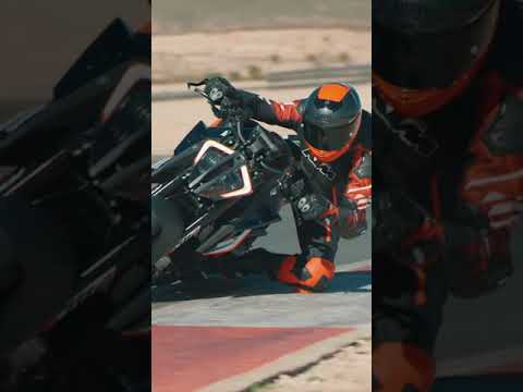 #Ktm Duke 1290 #stunt 😱 Whatsapp #status    😱🔥😱#YouTube shorts  🔥 #shorts