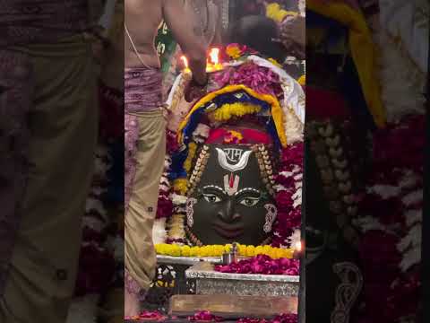 आज आप लोग को महाकाल जी की आरती करवा रहा हू आप हमको स्पॉट करते रहिए हम महादेव जी का दर्शन करते हे