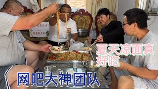 胖哥在家做浇汁凉面，家庭版简单易学，入口冰凉酸辣太有食欲了