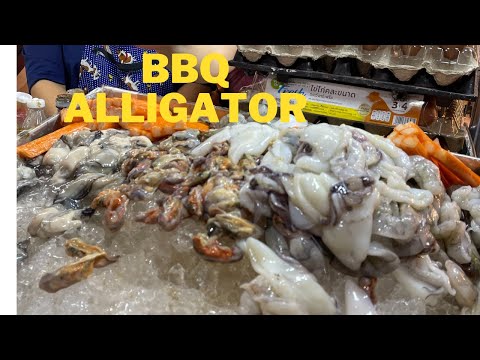 biggest alligator grilled बैंकॉक स्ट्रीट भी अजीब है