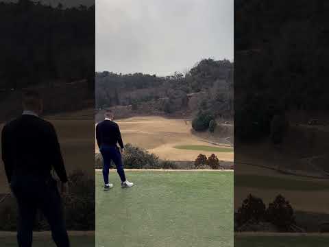 【ショートホール】ナイスオンなるか⛳️#youtube #shorts #golf #golfswing #ゴルフ #ゴルフスイング #アイアンショット #アイアン打ち方 #ラウンド動画