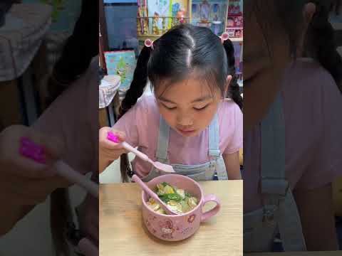 媽媽做的午餐你們喜歡嗎？玩具開箱一起玩玩具Sunny Yummy Kids TOYs