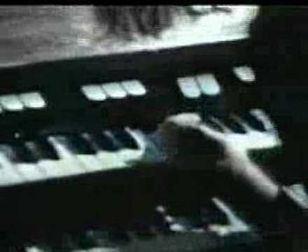 Keith Emerson stabs knives in his Hammond-1971