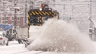 ササラ電車初出動　札幌積雪　気温も氷点下（2015/11/24） 北海道新聞