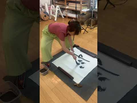 Victoria's Demo #1: Expressing JOY in Full-Body Calligraphy with UK Musician Thanh Mai (1/4)