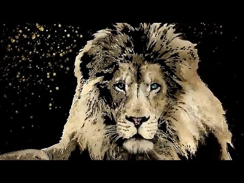 Big Gold Lion by Spray Art Eden