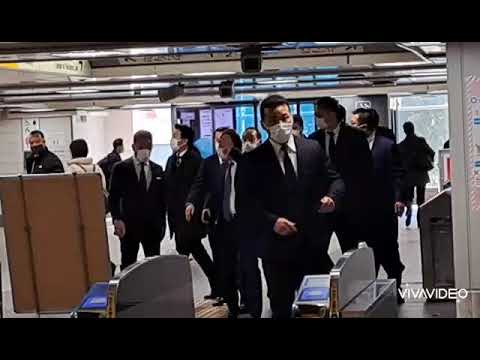 【貴重映像】　新横浜駅にて神戸山口組侠友会寺岡修会長　六代目山口組弘道会竹内照明会長　#山口組　#稲川会　#住吉会　#道仁会　#ヤクザ