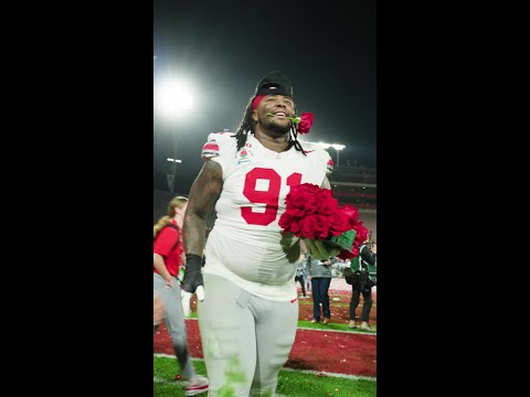 Tyleik Williams Handing Roses to Fans After Win vs. Oregon | Ohio State Football