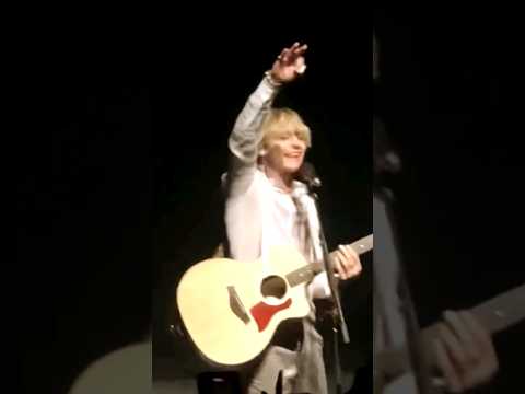 Ross Lynch Singing "Austin and Ally" Theme Song At His Concert