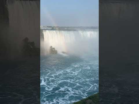 Stunning Horseshoe Falls in Canada, the largest of the three Niagara Falls! #travel #niagarafalls