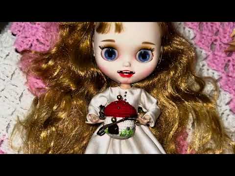 Blythe Has a New Dress - Embroidered