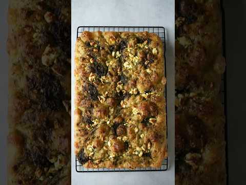 行者にんにくジェノベーゼとフェタのサワードウフォカッチャ Wild garlic pesto and feta ﻿sourdough focaccia