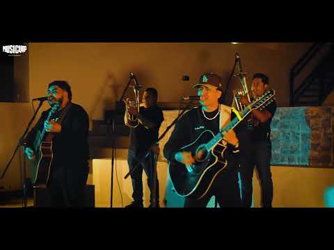 Los Del Roble "Pienso y Pienso" Official Video