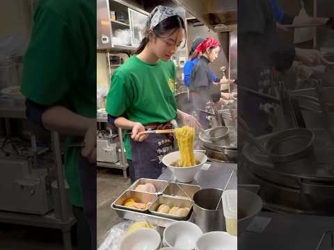 【東東】美人大学生店長のラーメン作り！Beautiful Ramen Master tonton