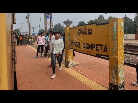 17016/Visakha Express Arriving Sompeta railway station, Indian Railways Video in 4k ultra HD