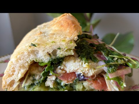 Panuozzo sandwich with chicken, pesto & burrata