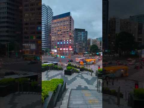 台北信義區｜Taipei Xinyi Uni-President Department Store Starbucks & Taipei101 統一時代百貨夢廣場 星巴克和台北101街景｜Taiwan