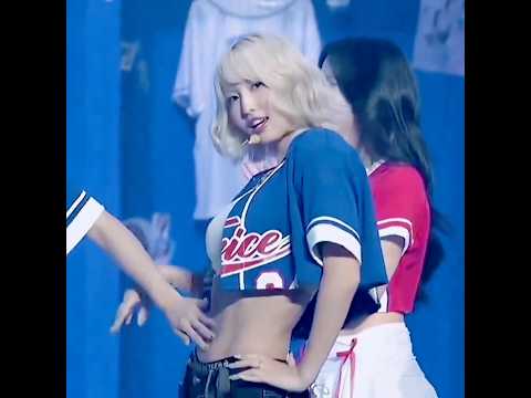 TWICE OBSESSED WITH MOMO'S ABS SPECIALLY NAYEON  #twice #twicemomo #twice_9th_anniversary