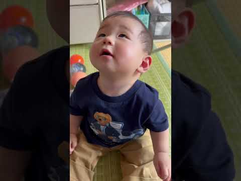 【赤ちゃん】赤ちゃんに頭皮マッサージしてみた #shorts #赤ちゃん #baby #かわいい