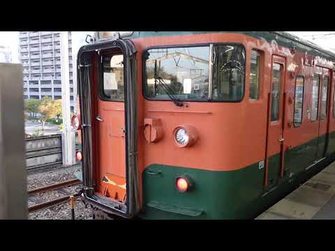 【福塩線・湘南色】福山駅に停車中の115系（D-26）普通府中行（福山駅8番のりば）