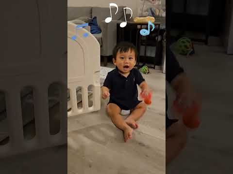 듬썩듬썩 내 스타일 곰 세 마리 춤 어때요!? #아기 일상 #아기 #shorts #곰세마리 #13개월아기  #baby #춤추는아기